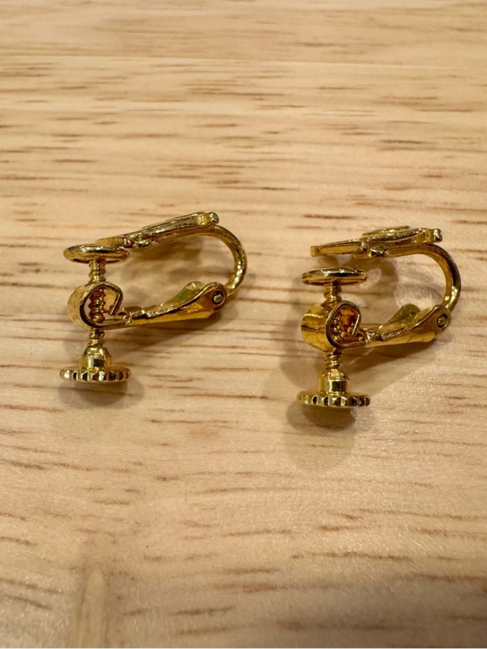 ✨ Golden Era Glamour: Vintage Christian Dior Earrings ✨ - Picture 4 of 4